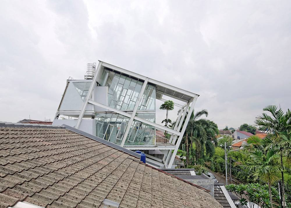 fernando gomulya, Budi Pradono Architects, Slanted House 