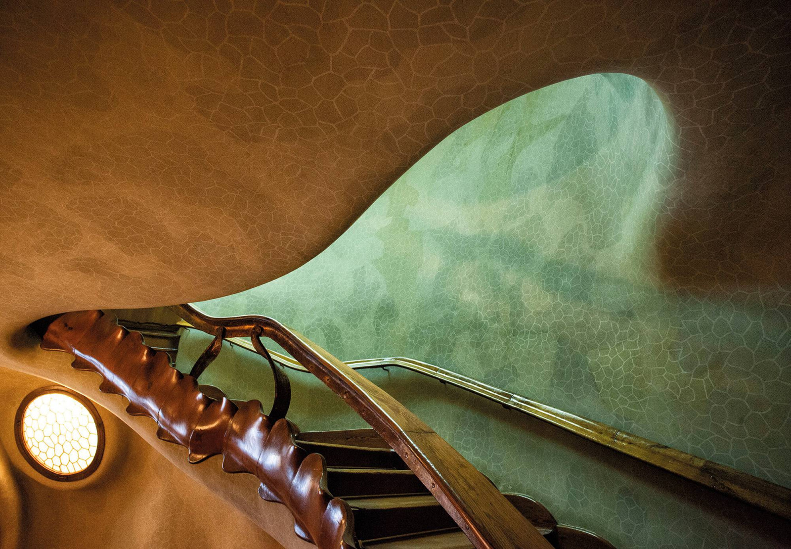 Casa Batlló, Antoni Gaudi, Cemal Emden, Hülya Ertaş, XXI mimarlık dergisi