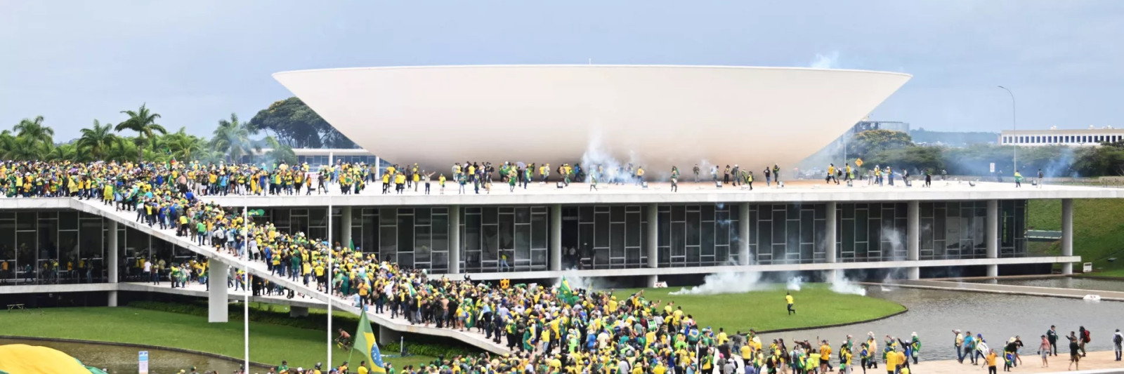 Oscar Niemeyer'in Eserleri Brezilya'daki Gösterilerin Merkezi Haline Geldi.